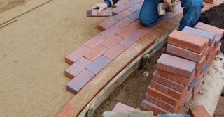 Установка тротуарной плитки в Троицке - цена от 825 руб. за работу