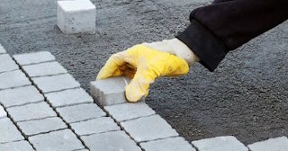Укладка тротуарной плитки 50 на 50 в Троицке в октябре