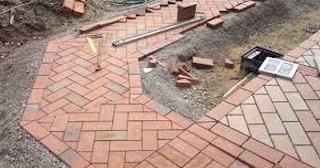 Укладка тротуарной плитки в Троицке в октябре