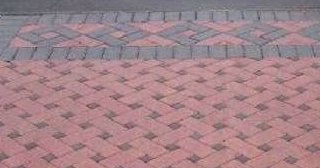 Укладка тротуарной плитки на старое бетонное основание в Троицке в октябре