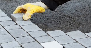 Укладка брусчатки в Троицке - цена от 825 руб. за м2 | ТротуарнаяПлитка