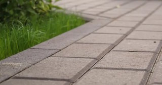 Профессиональная укладка тротуарных дорожек в Троицке в октябре